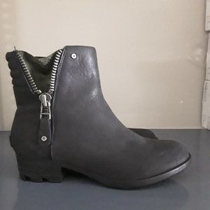 Sorel Black booties size 8.5